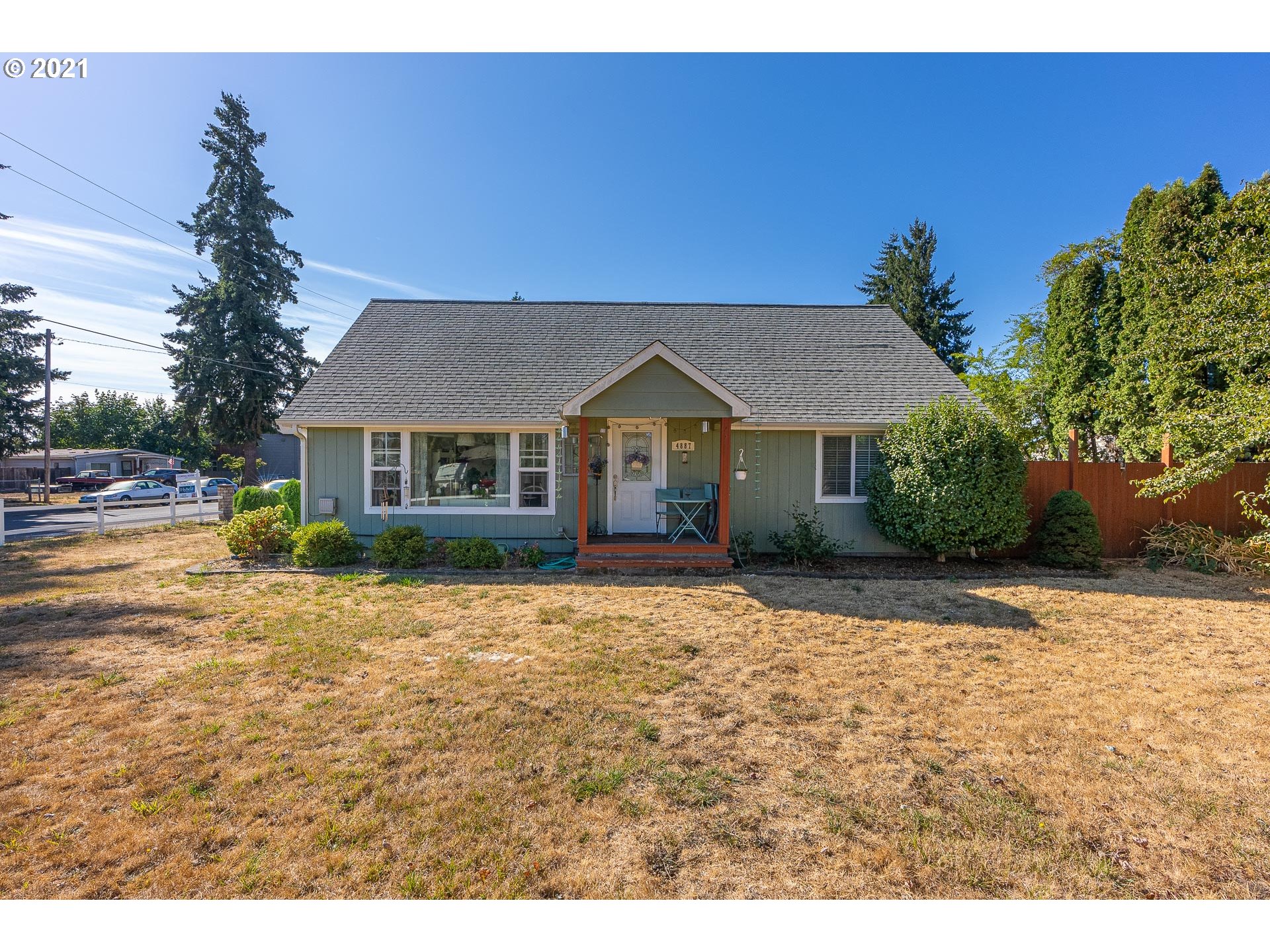 4887 E Street Springfield, OR 97478 - Photo 3 of 31 a front view of a house with a garden