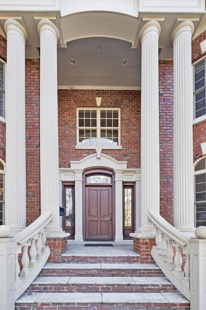 646 Riford Road Glen Ellyn, IL 60137 - Photo 5 of 49 Gallery Image 5
