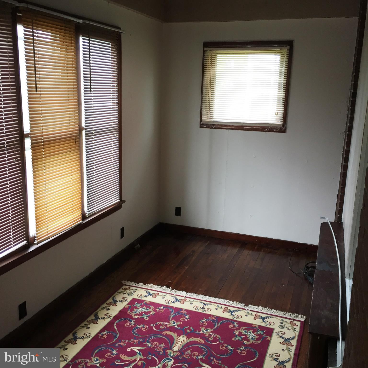 200 Philadelphia Avenue Reading, PA 19607 - Photo 9 of 23 First Floor Office/Enclosed Porch
