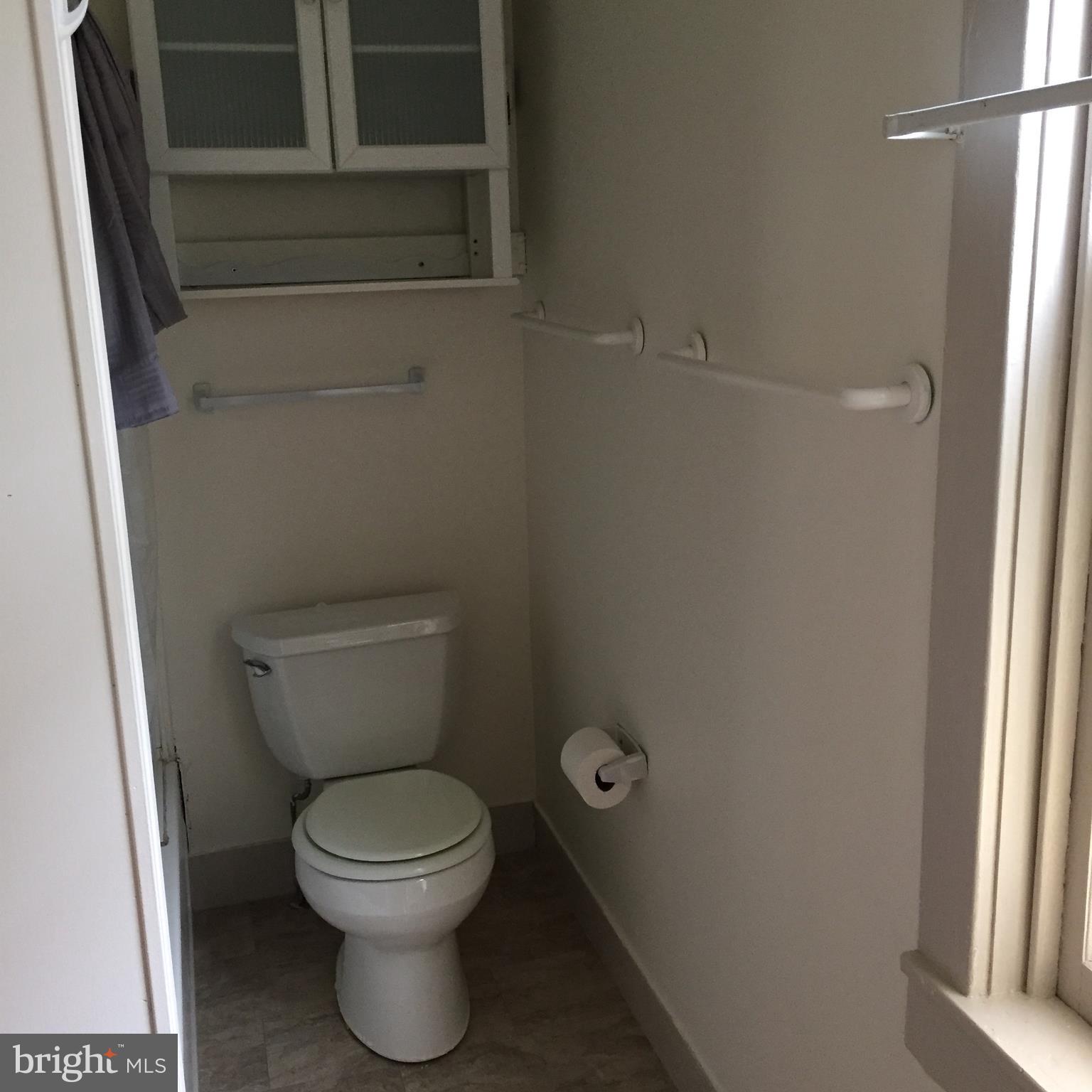 200 Philadelphia Avenue Reading, PA 19607 - Photo 10 of 23 First Floor Bath