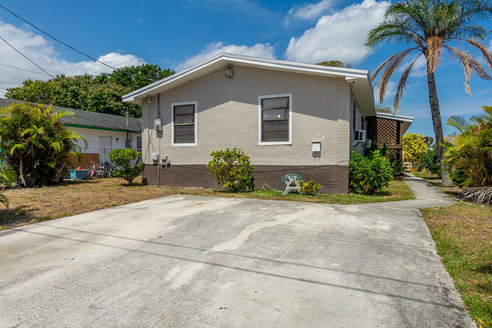 1564 West 20th Street Riviera Beach, FL 33404 - Photo 2 of 23 a front view of house with yard and trees around