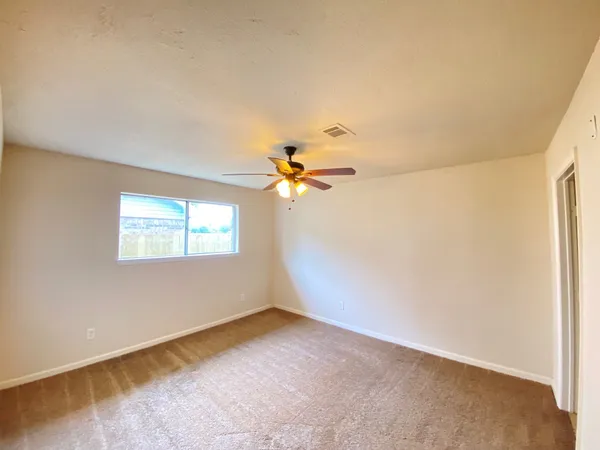 $1,595 | 521 26th Avenue North, Texas City, TX 77590