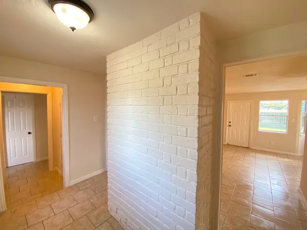 $1,595 | 521 26th Avenue North, Texas City, TX 77590