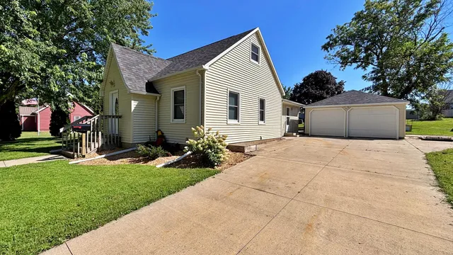 $172,400 | 611 West Lincoln Street, Springfield, MN 56087