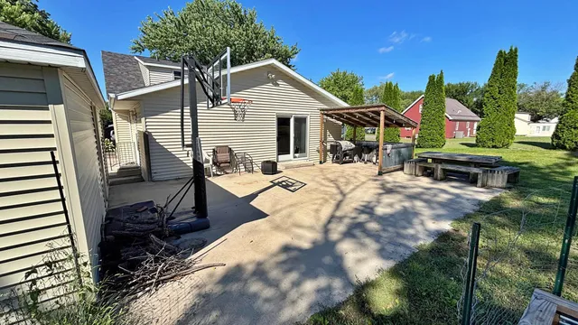 $172,400 | 611 West Lincoln Street, Springfield, MN 56087