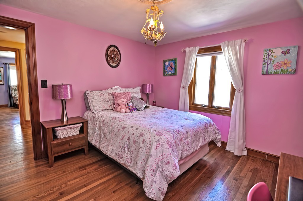 38 Shetland Road Marblehead, MA 01945 - Photo 12 of 23 a bed room with a bed and a window