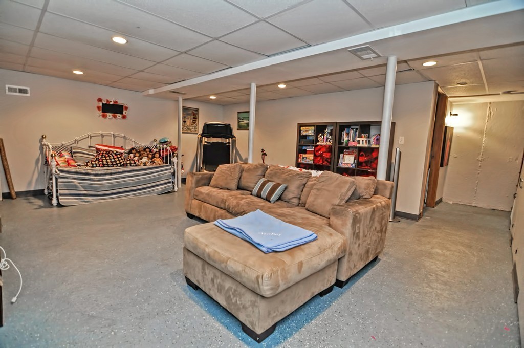 38 Shetland Road Marblehead, MA 01945 - Photo 19 of 23 a living room with furniture and a flat screen tv