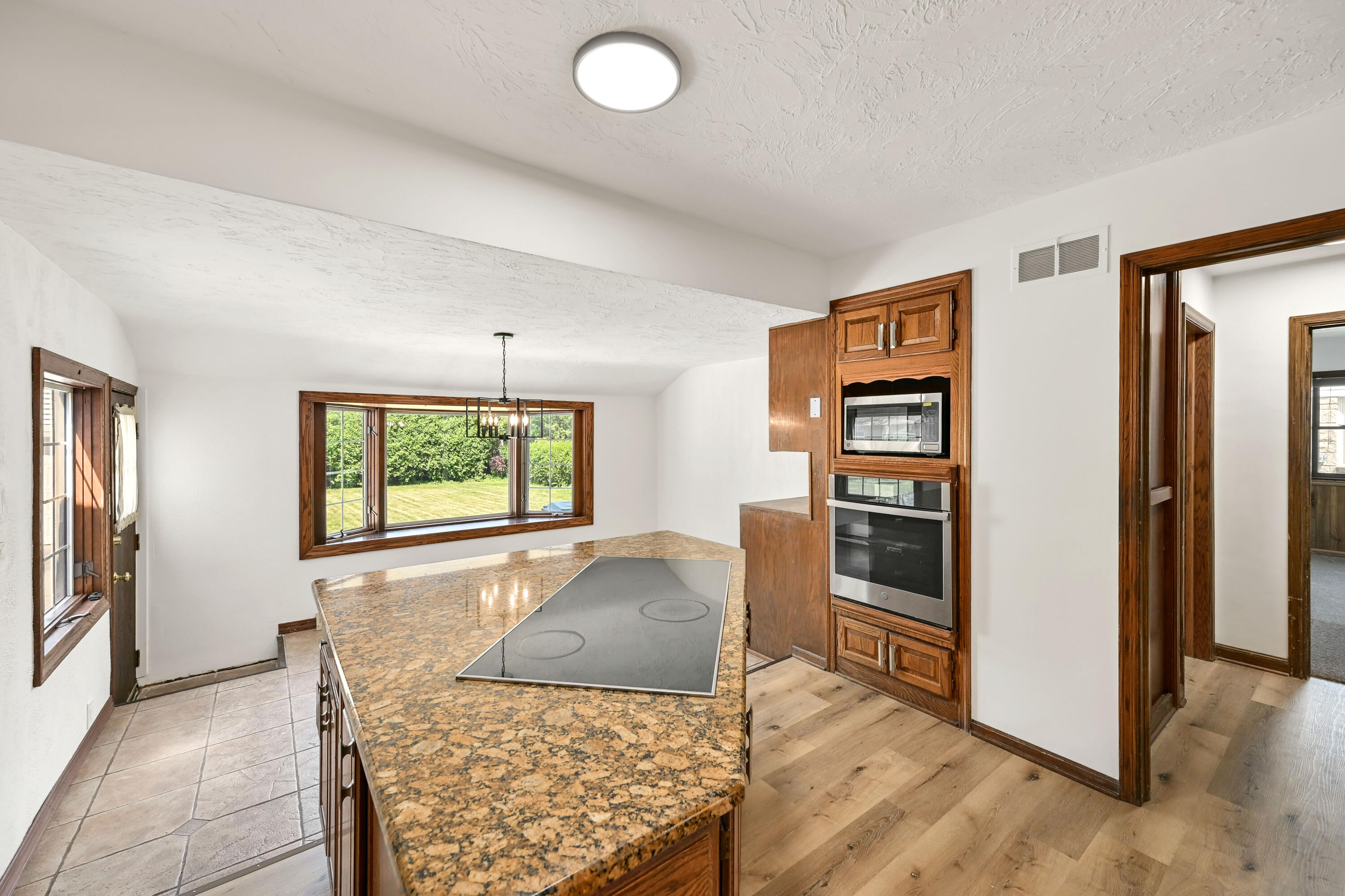 6319 North Bay Ridge Avenue Whitefish Bay, WI 53217 - Photo 11 of 34 DZ6329-9
