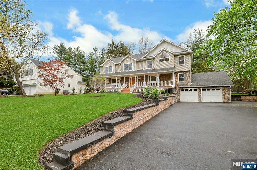 81 Chestnut Street Allendale, NJ 07401 - Photo 2 of 47