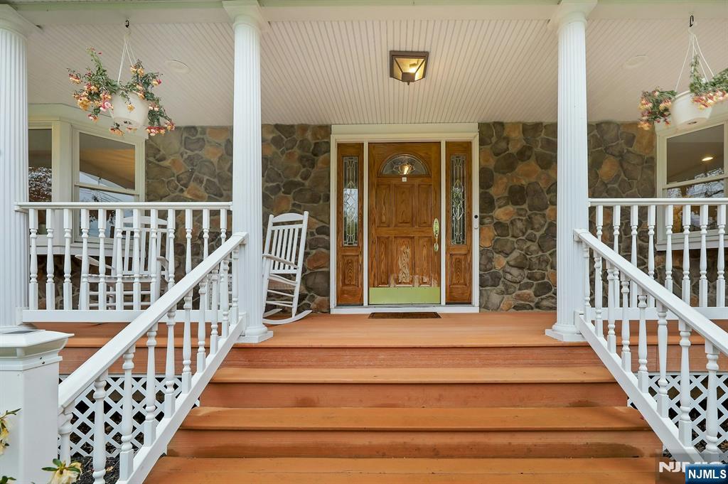 81 Chestnut Street Allendale, NJ 07401 - Photo 3 of 47