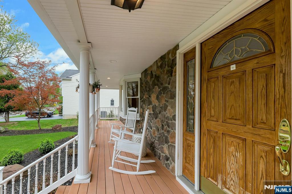 81 Chestnut Street Allendale, NJ 07401 - Photo 4 of 47
