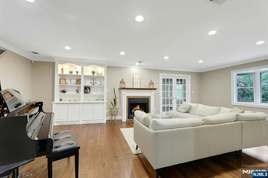 81 Chestnut Street Allendale, NJ 07401 - Photo 8 of 47
