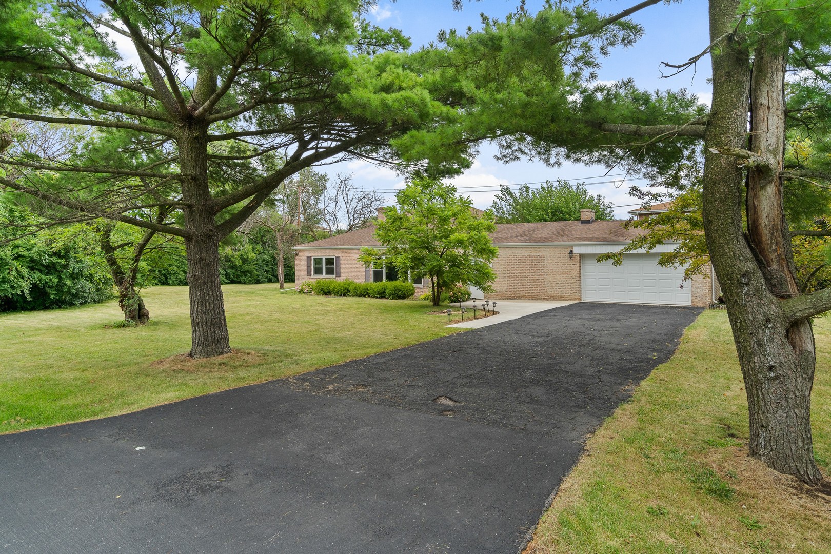 629 West Edgewood Road Lombard, IL 60148 - Photo 2 of 16 Gallery Image 2