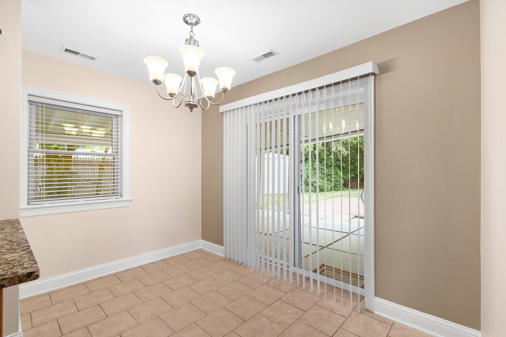 629 West Edgewood Road Lombard, IL 60148 - Photo 8 of 16 Gallery Image 8