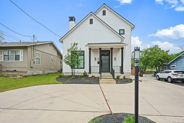 $899,000 | 670 Magazine Avenue, New Braunfels, TX 78130