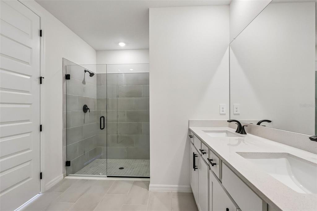 3335 Orchard Loop Bartow, FL 33830 - Photo 28 of 47 a bathroom with a shower sink and mirror