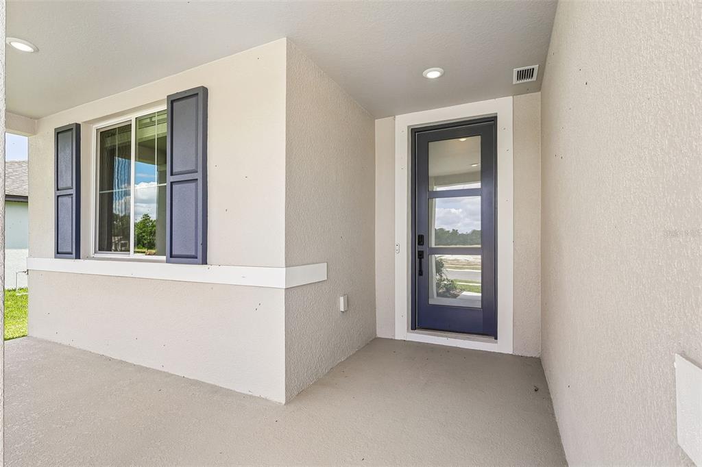 3335 Orchard Loop Bartow, FL 33830 - Photo 4 of 47 an empty room with windows