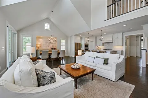$1,949,000 | 5004 West 70th Street, Prairie Village, KS 66208