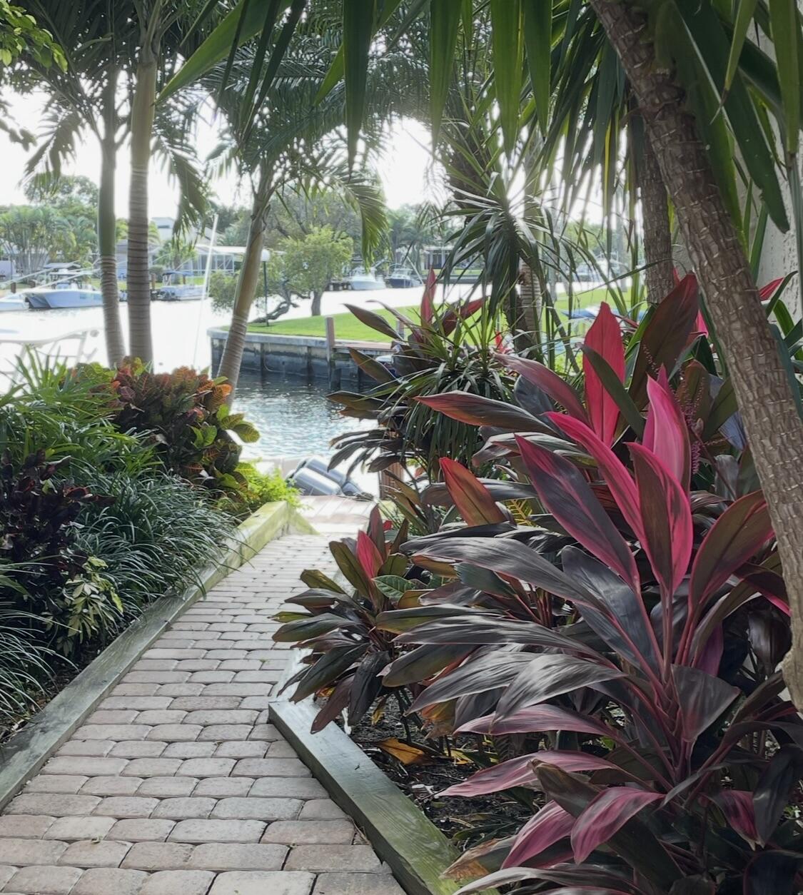 7 Royal Palm Way, Unit 507 Boca Raton, FL 33432 - Photo 29 of 47 a view of a backyard of the house