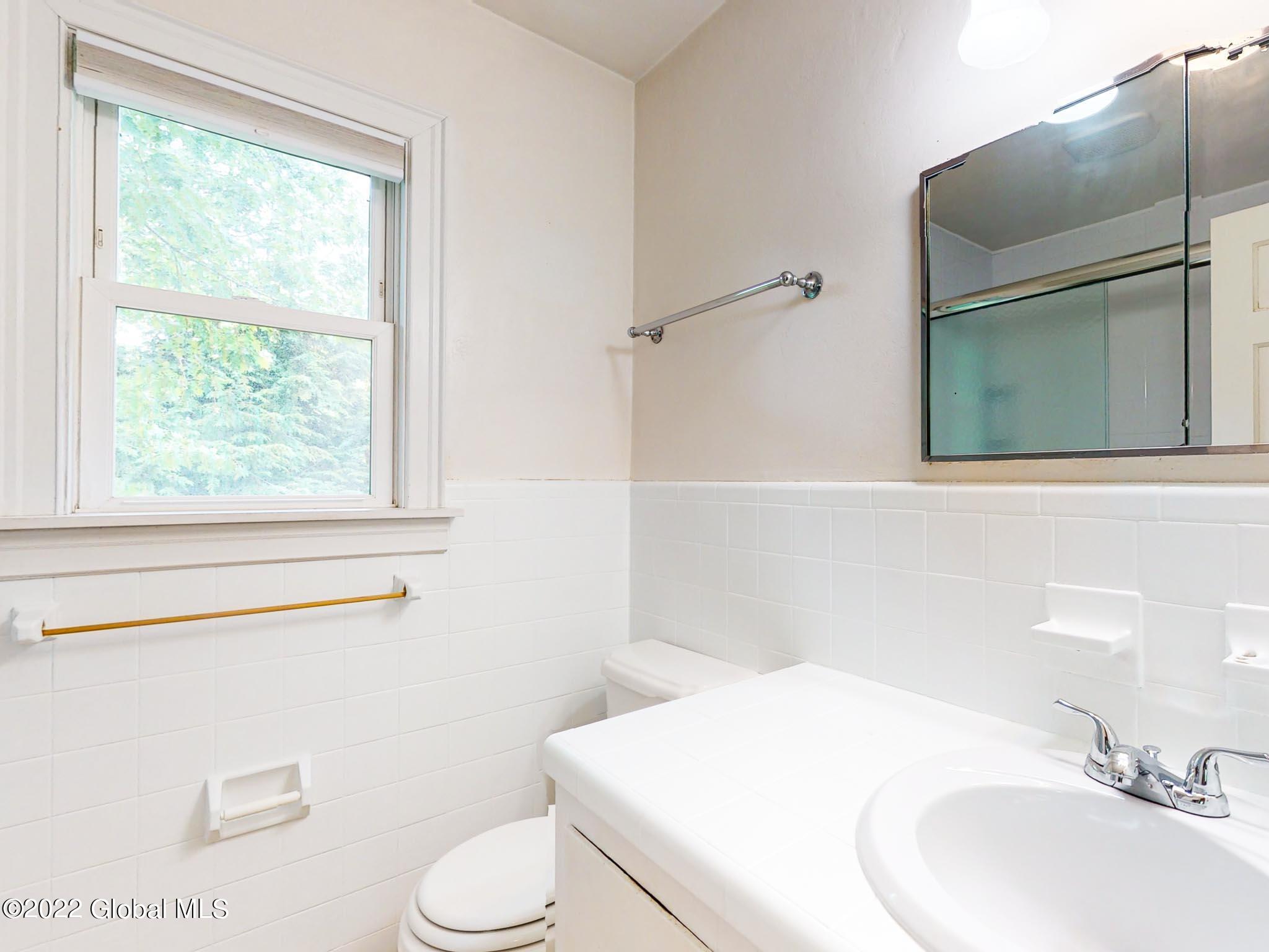 7 Salisbury Road Bethlehem, NY 12054 - Photo 21 of 37 FULL BATHROOM