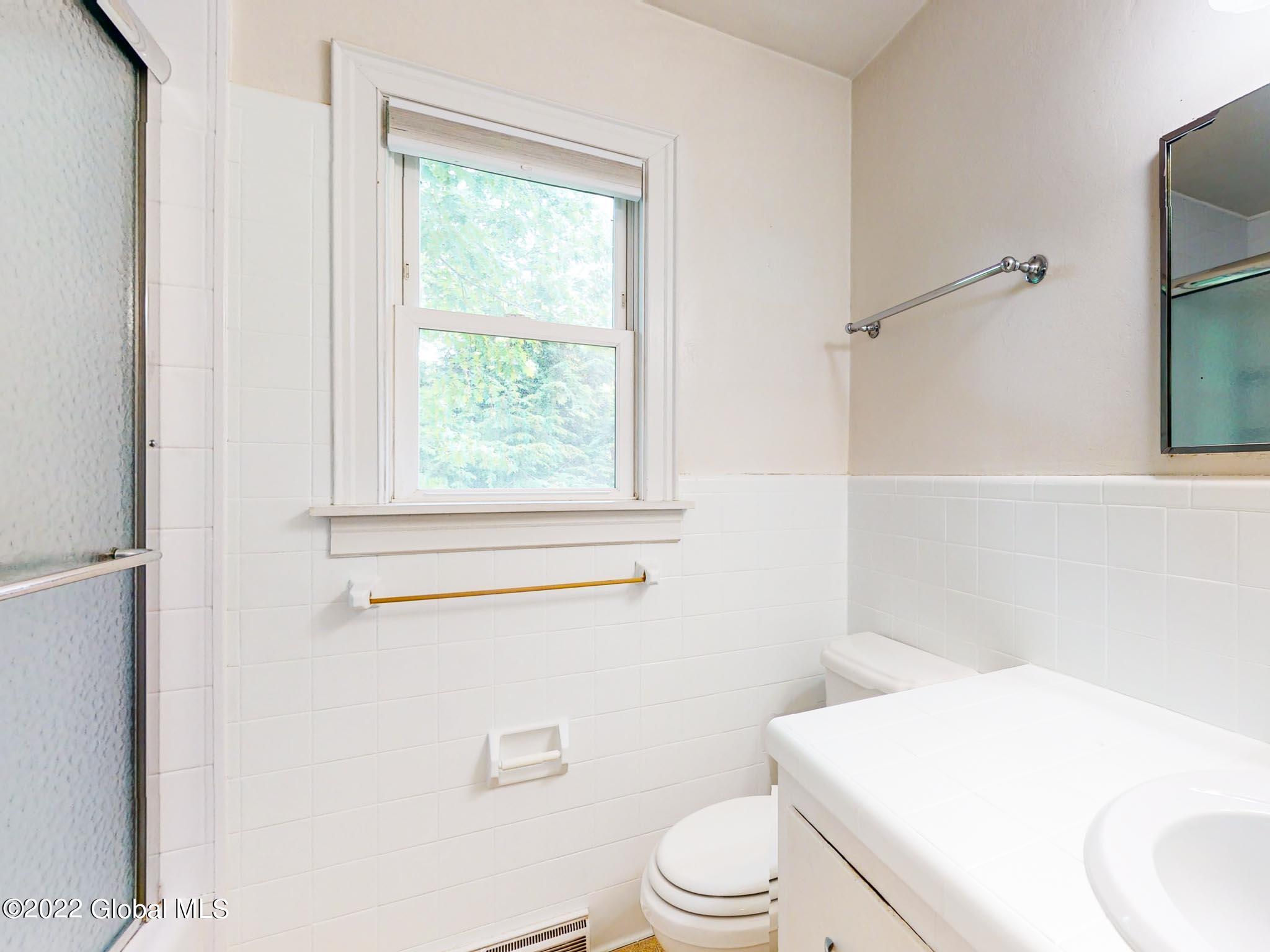 7 Salisbury Road Bethlehem, NY 12054 - Photo 22 of 37 FULL BATHROOM1