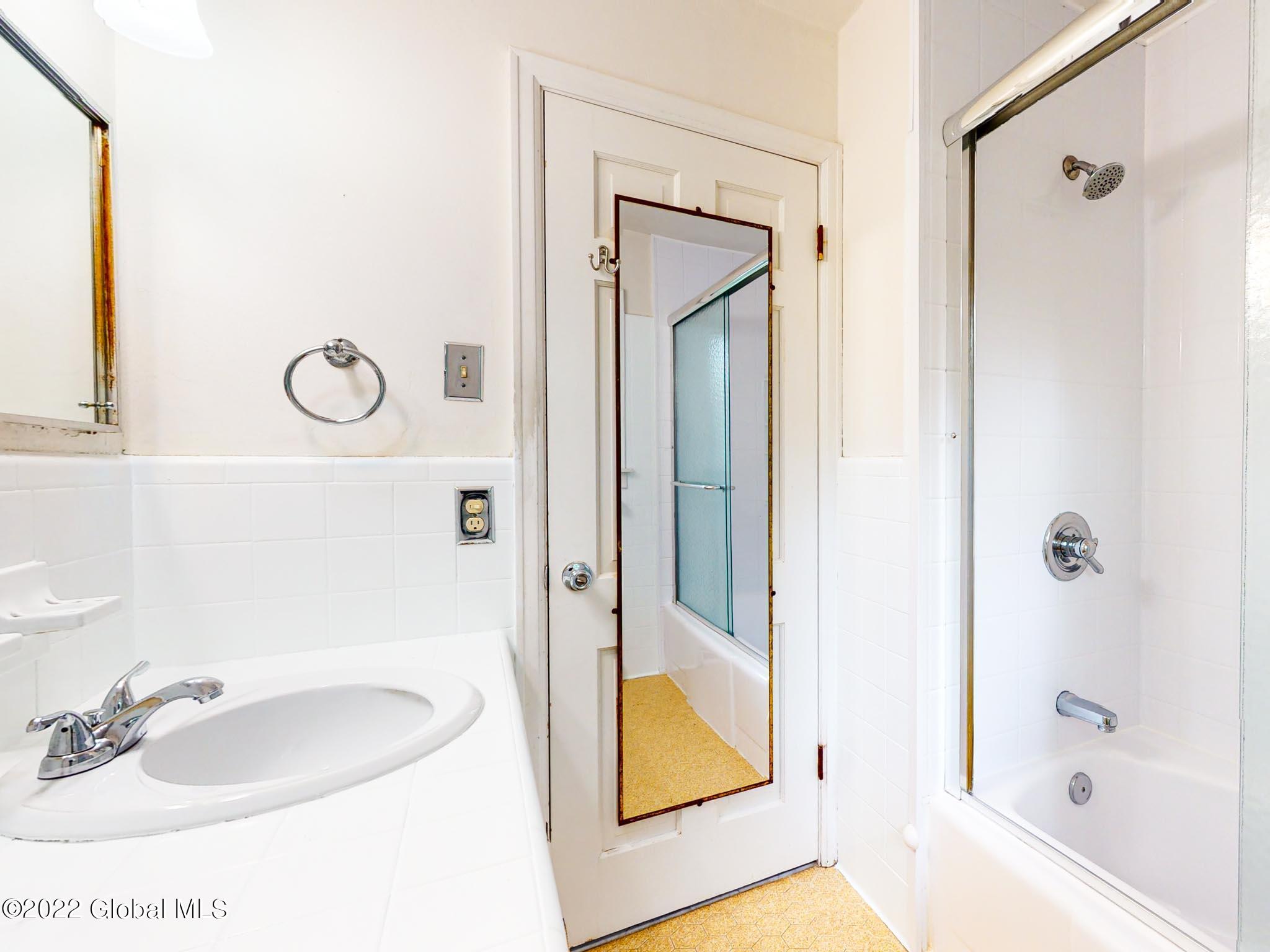 7 Salisbury Road Bethlehem, NY 12054 - Photo 23 of 37 FULL BATHROOM3