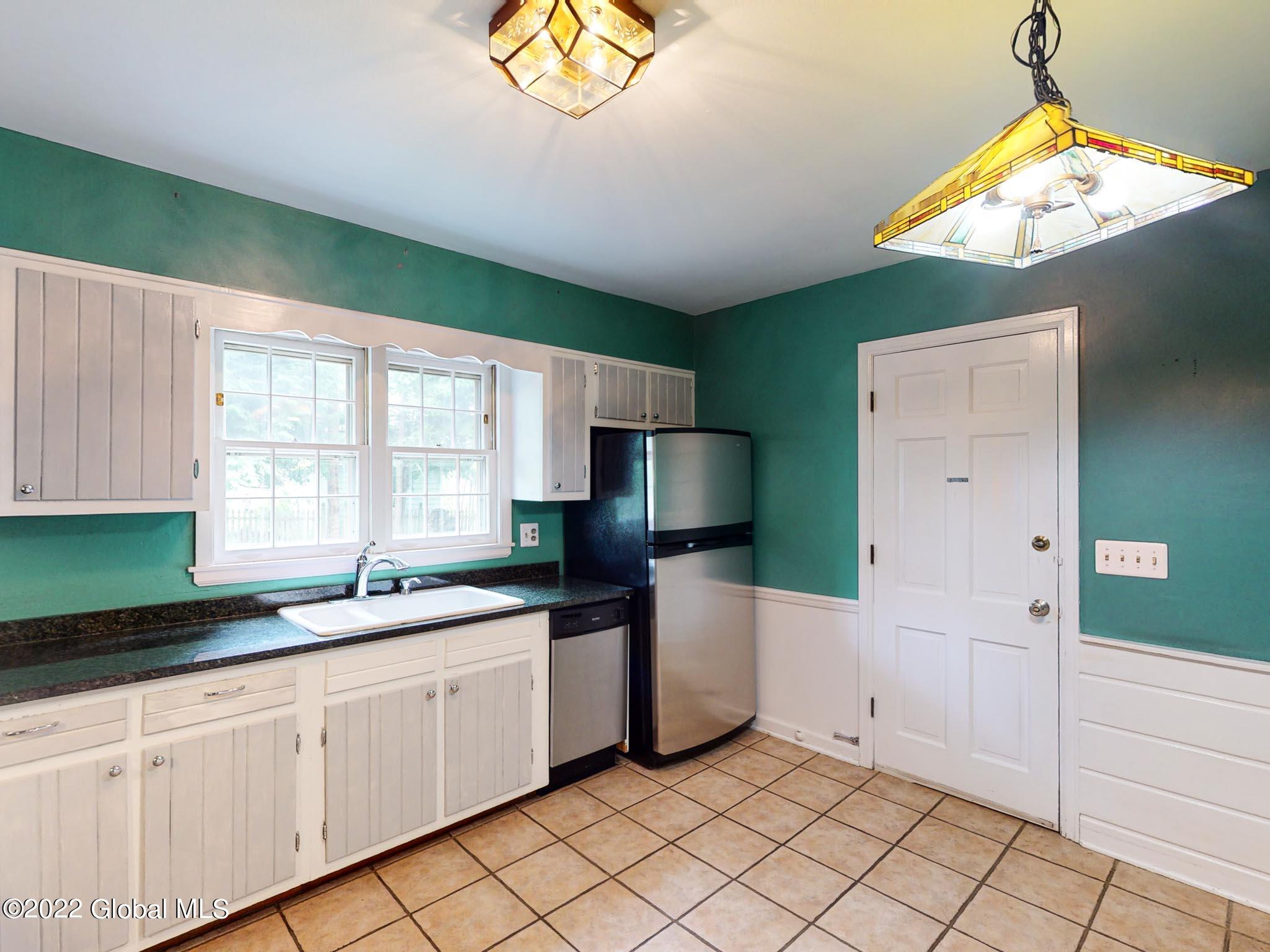7 Salisbury Road Bethlehem, NY 12054 - Photo 6 of 37 KITCHEN