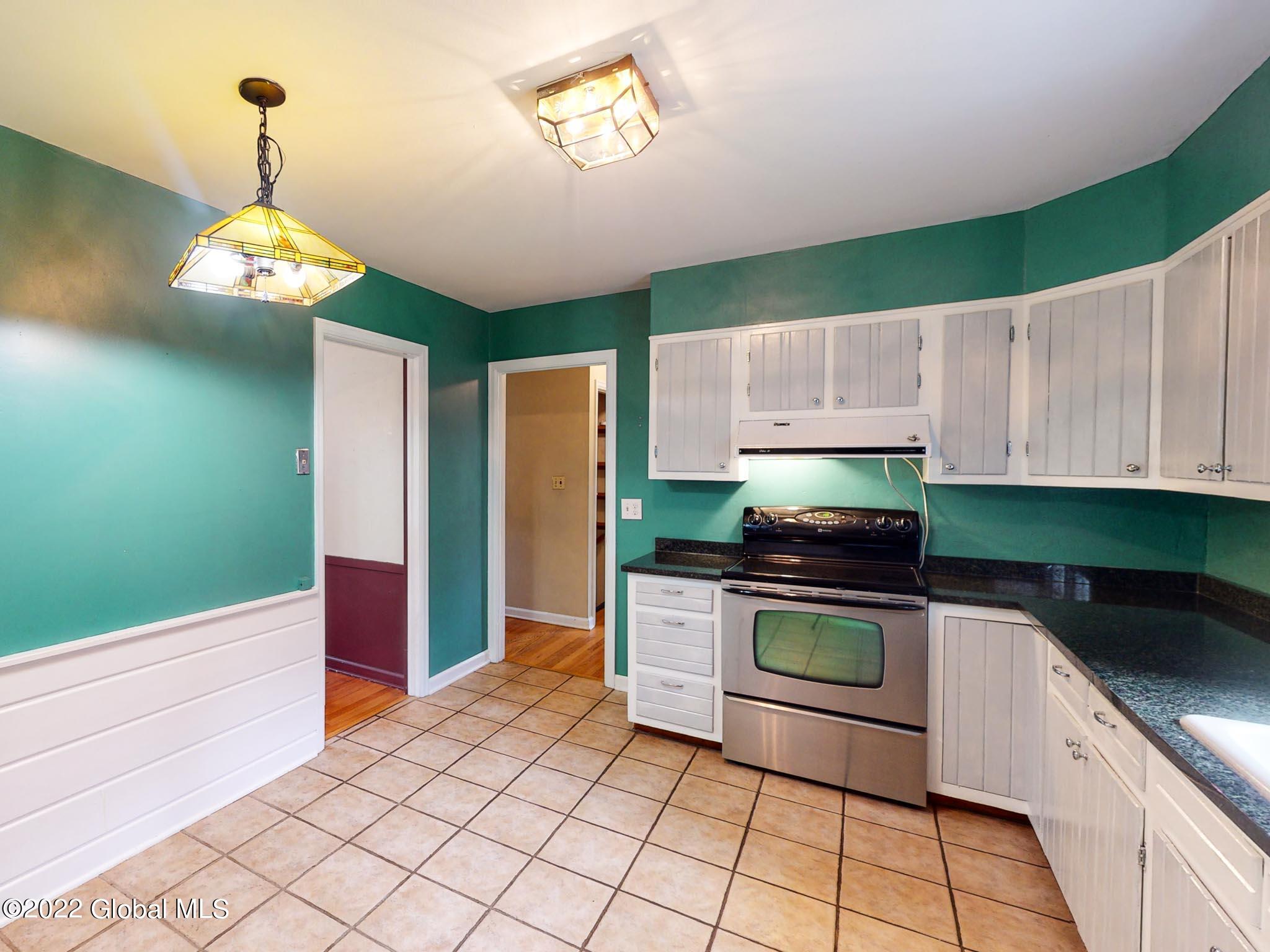 7 Salisbury Road Bethlehem, NY 12054 - Photo 8 of 37 KITCHEN3