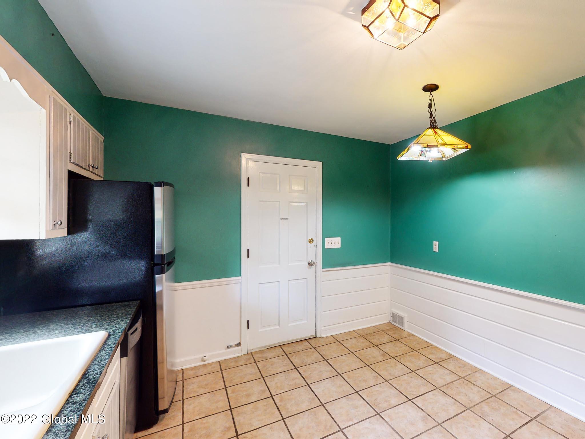 7 Salisbury Road Bethlehem, NY 12054 - Photo 9 of 37 KITCHEN4