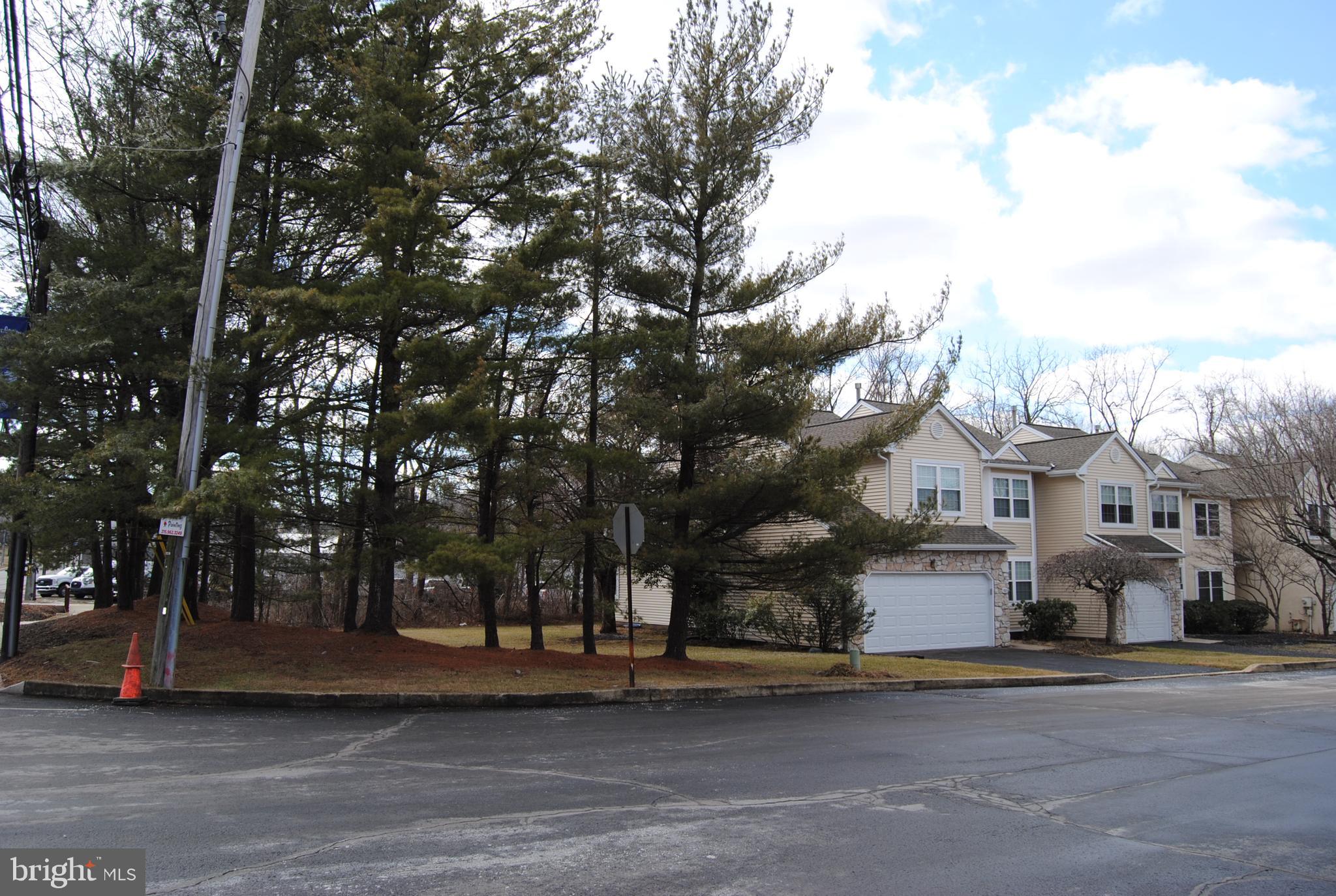 700 Locust Lane Ambler, PA 19002 - Photo 5 of 42