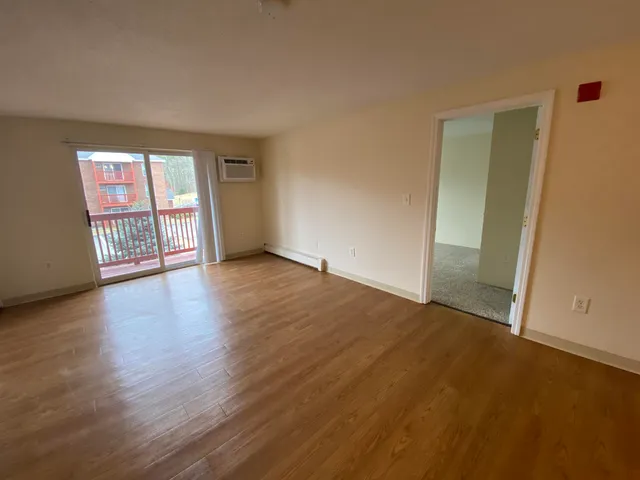 $1,987 | 96 Powers Street, Unit 194, Milford, NH 03055