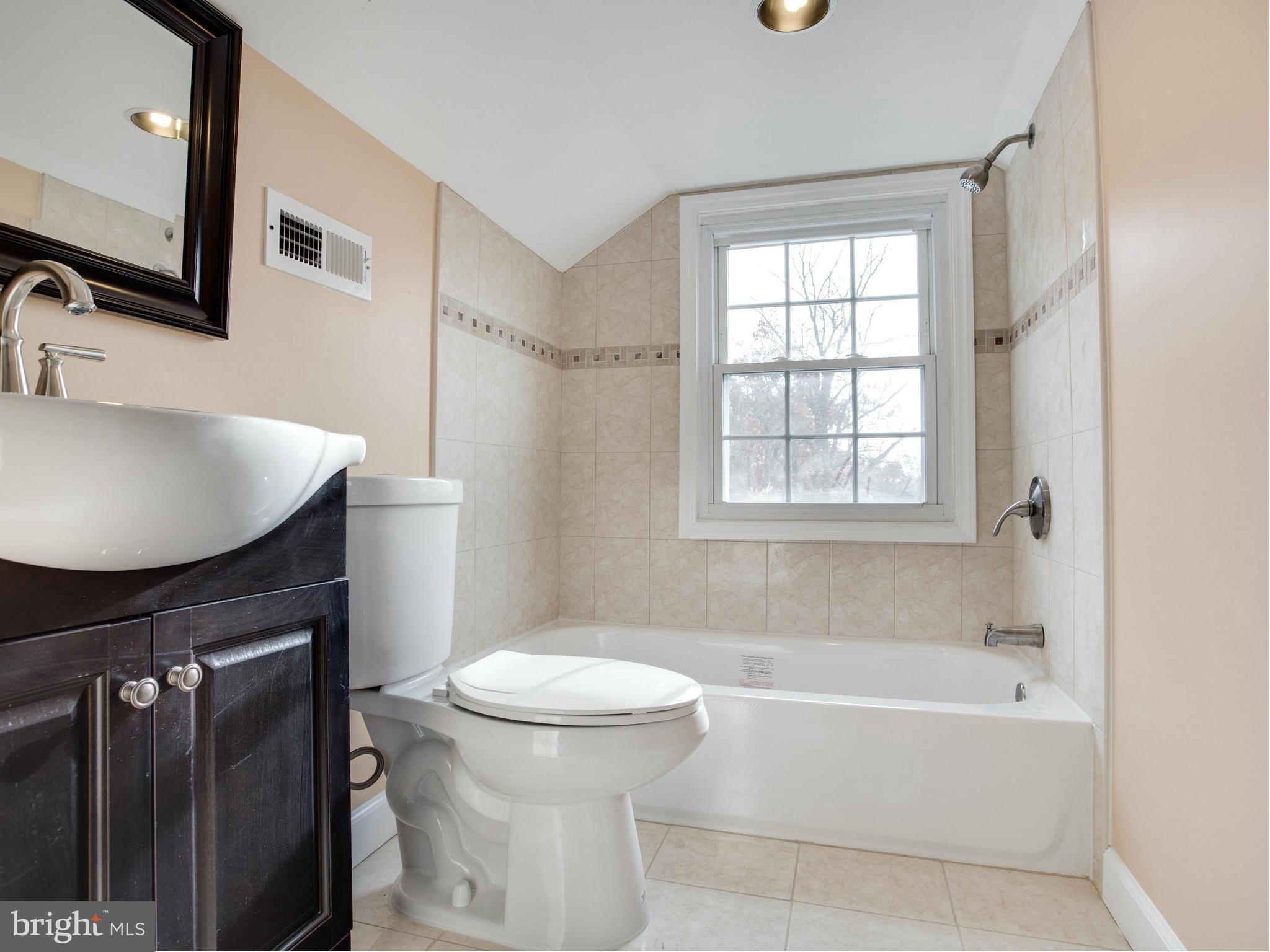7712 Garrison Road Hyattsville, MD 20784 - Photo 18 of 30 Bath - 2nd floor