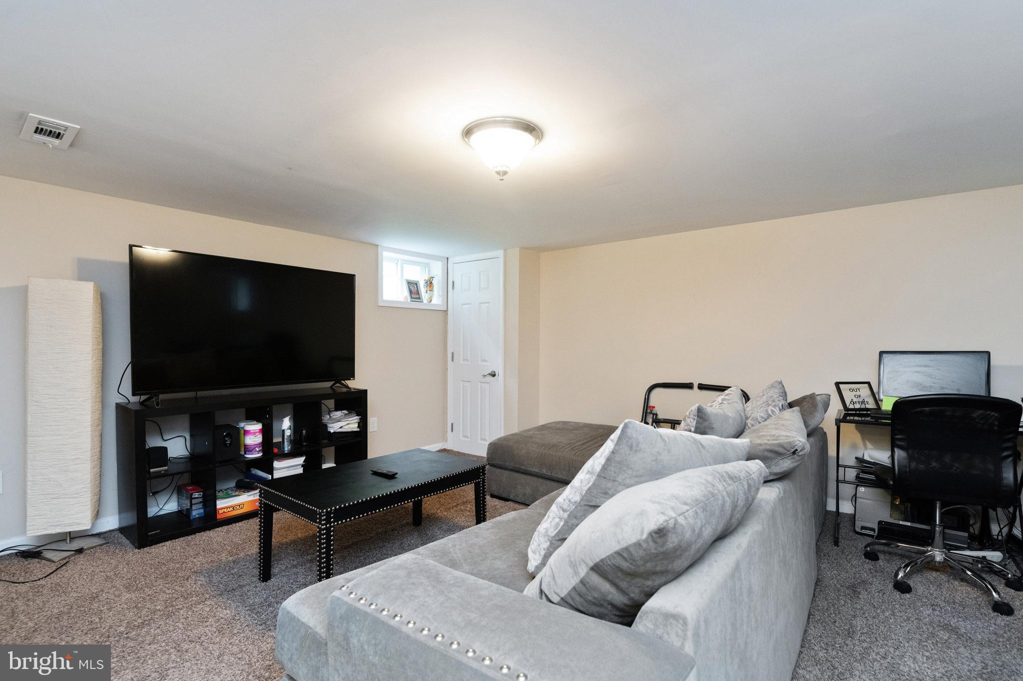 1228 Ramblewood Road Baltimore, MD 21239 - Photo 9 of 35 Gallery Image 9