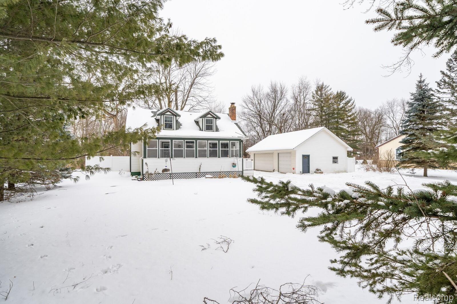 2650 Welch Road Walled Lake, MI 48390 - Photo 1 of 28 02_DSC00237_mls.jpg