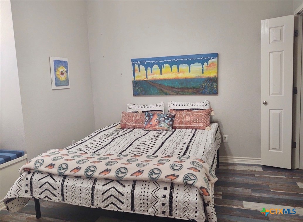 130 Sobrante Road, Unit 209 Belton, TX 76513 - Photo 20 of 36 a bedroom with a bed and a painting on the wall