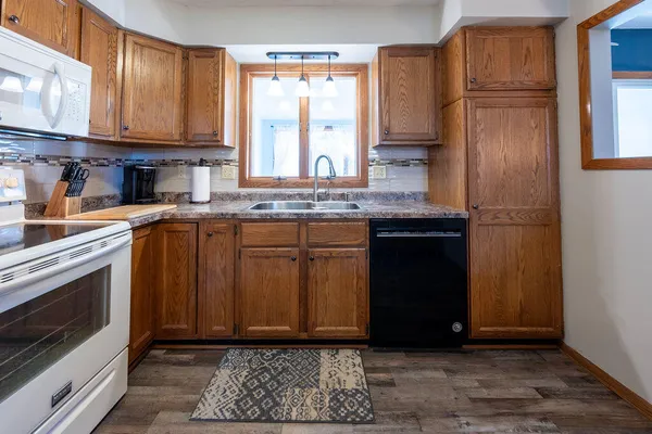 $195,000 | 3522 South East Avenue Avenue South, Unit D, La Crosse, WI 54601