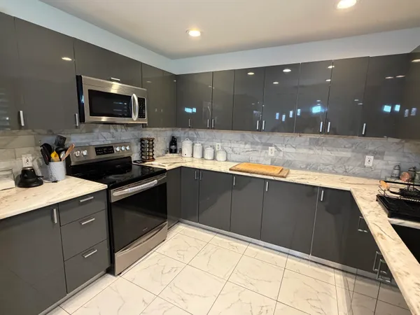 $460,000 | 1486 Southeast Grapeland Avenue, Port St. Lucie, FL 34952