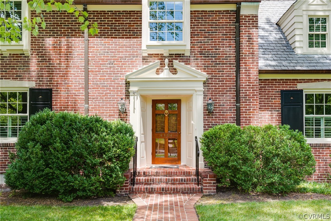 4104 Dover Road Richmond, VA 23221 - Photo 4 of 50 Covered entryway with handsome storm door