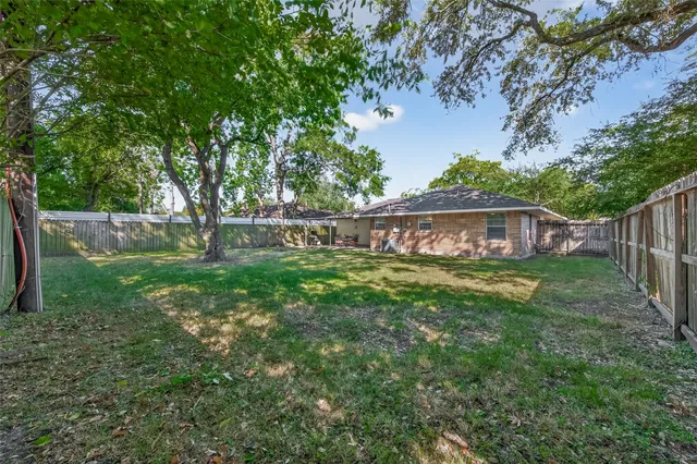 a view of a house with a backyard