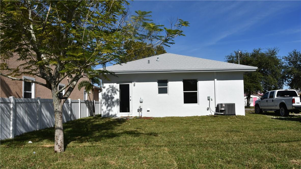 2246 Raleigh Street Hollywood, FL 33020 - Photo 3 of 40 Back yard