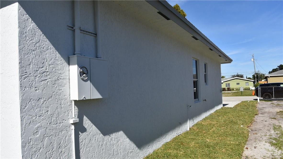 2246 Raleigh Street Hollywood, FL 33020 - Photo 5 of 40 East side of house