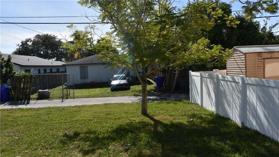 2246 Raleigh Street Hollywood, FL 33020 - Photo 7 of 40 Back yard