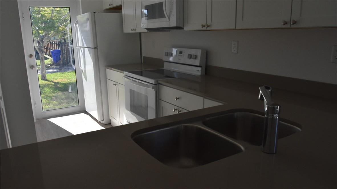 2246 Raleigh Street Hollywood, FL 33020 - Photo 10 of 40 Kitchen