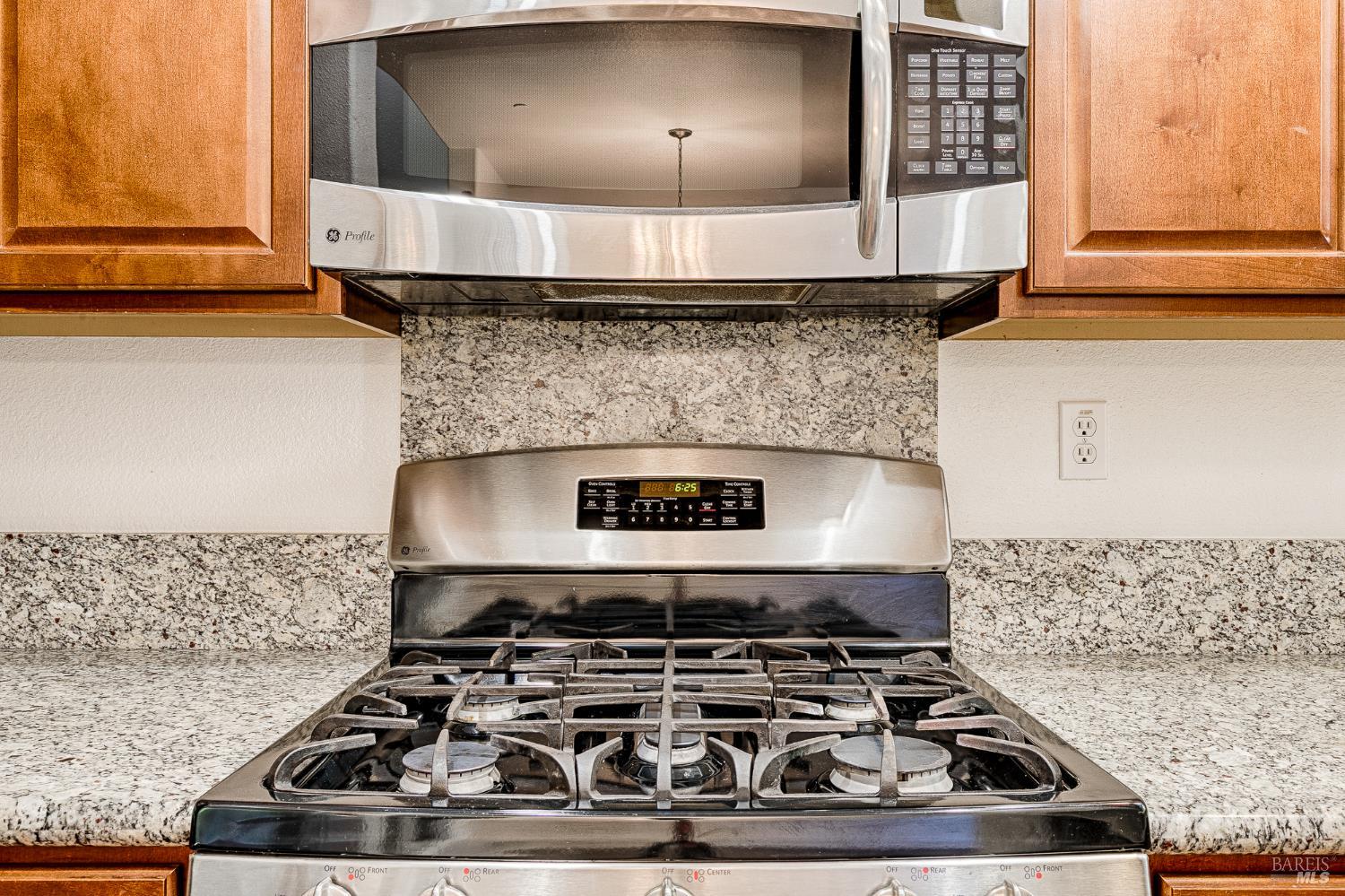 2216 Bell Flower Lane Santa Rosa, CA 95404 - Photo 20 of 66 Gas Cooktop