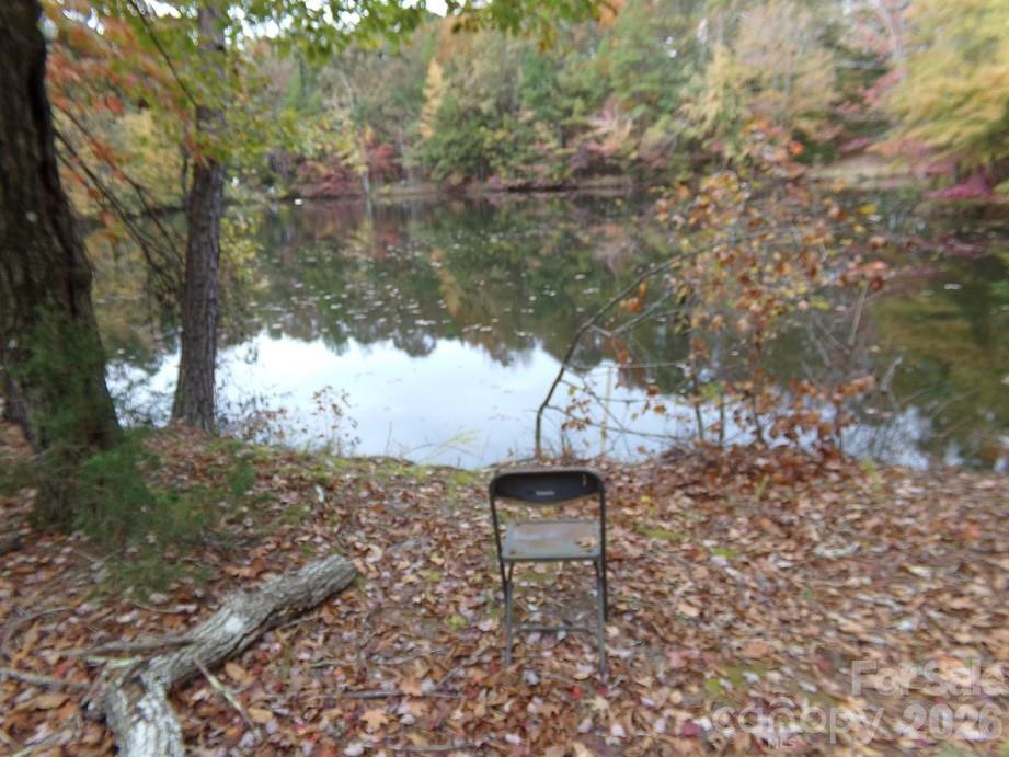 627 Bolick Road Fort Mill, SC 29707 - Photo 10 of 20 a backyard of a house with table and chairs