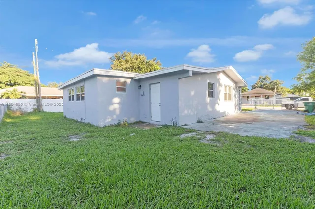 $3,200 | 3051 Northwest 77th Street, Miami, FL 33147