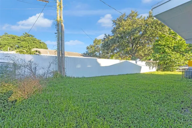 $3,200 | 3051 Northwest 77th Street, Miami, FL 33147