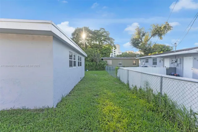 $3,200 | 3051 Northwest 77th Street, Miami, FL 33147