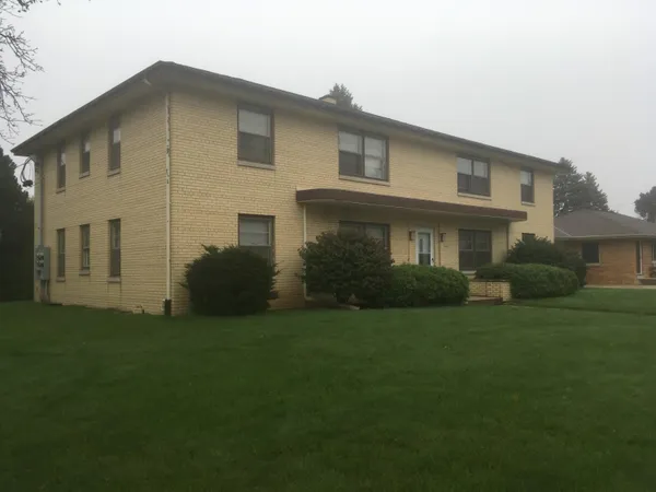 $1,195 | 1002 5th Avenue, Grafton, WI 53024