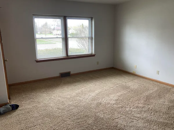 $1,195 | 1002 5th Avenue, Grafton, WI 53024